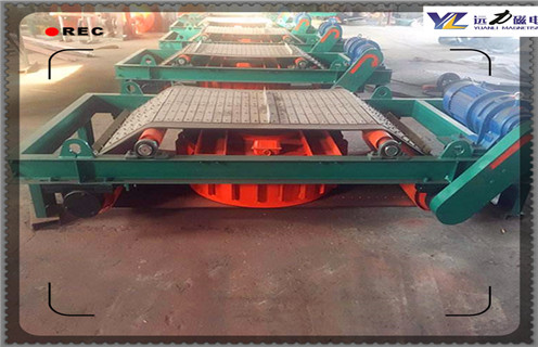 除鐵器，皮帶上安裝的除鐵器，皮帶機(jī)上安裝的除鐵器如何向下卸鐵