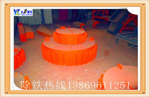 一.遼寧除鐵器磁路設(shè)計        采用計算機(jī)模擬設(shè)計,透磁深度大.磁力強(qiáng).內(nèi)部采用電工專用樹脂澆注,自冷式全密封結(jié)構(gòu).防塵.防雨.耐腐蝕.自動卸鐵.維護(hù)簡便.滾筒腰鼓形結(jié)構(gòu),具備皮帶自動糾偏功能,特制全密封軸承座,可實(shí)現(xiàn)長期無故障運(yùn)行.產(chǎn)品配套性好,整流設(shè)備功能齊全,具有手動和集控功能,能滿足多種場合的使用要求.可有效吸除混雜在非磁性物料中0.1-35公斤的鐵磁性物質(zhì).  　　二.遼寧除鐵器廠家的口碑       遼寧除鐵器在業(yè)內(nèi)的好口碑是十幾年一點(diǎn)一滴積累出來的,優(yōu)質(zhì)的除鐵器凝結(jié)了遼寧技術(shù)人員的心血和先進(jìn)的技術(shù)精髓,它帶給用戶帶來優(yōu)越的除鐵提純體驗(yàn),讓人用后不忘,是選礦設(shè)備里的老前輩,遼寧在眾多除鐵器廠家中脫穎而出是行業(yè)里的霸王