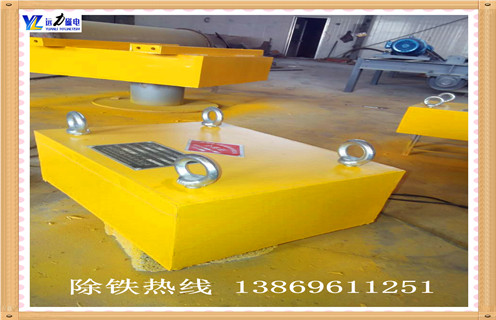 .強(qiáng)磁吸鐵器的維護(hù)與保養(yǎng)  　　強(qiáng)磁吸鐵器尤其是對(duì)于弱磁性和中磁性礦物的提純除雜工作,它的工作效果明顯,工作流程流暢簡練.它的使用范圍廣泛,在各種礦山和選礦廠中都有非常廣泛的應(yīng)用.強(qiáng)磁吸鐵器適用于熱力系統(tǒng)流體中對(duì)鐵磁性雜質(zhì)的去除.采用強(qiáng)磁材料制作,具有磁力強(qiáng).長期使用不退磁.不腐蝕.30年免維護(hù).運(yùn)行中不需要任何操作等優(yōu)點(diǎn).全自動(dòng)除鐵器可隨時(shí)清理或定時(shí)清理,真正做到無人職守.特別適用于凝結(jié)水.低壓給水.供熱回水系統(tǒng)中鐵磁性雜質(zhì)的去除.  　　2.強(qiáng)磁吸鐵器的社會(huì)貢獻(xiàn)  　　發(fā)展高效節(jié)能強(qiáng)磁吸鐵器在行業(yè)已成為一個(gè)必然趨勢,在強(qiáng)磁吸鐵器的設(shè)計(jì)生產(chǎn)中,遠(yuǎn)力人更加重視強(qiáng)磁吸鐵器的節(jié)能特性,將強(qiáng)磁吸鐵器工作中的污染降低到零.強(qiáng)磁吸鐵器是社會(huì)經(jīng)濟(jì)發(fā)展的“頂梁柱”,所以說發(fā)展高效節(jié)能強(qiáng)磁吸鐵器是每一生產(chǎn)廠家義不容辭的責(zé)任和義務(wù).  　　強(qiáng)磁吸鐵器在科技創(chuàng)新.社會(huì)發(fā)展起到很重要的作用,尤其與機(jī)械工程的科學(xué)和采礦學(xué)科的發(fā)展有這密切的相連.同時(shí),強(qiáng)磁吸鐵器制造行業(yè)的獨(dú)立建立是衡量一個(gè)國家的工業(yè)實(shí)力的重要標(biāo)志,國家支持能源和原材料等產(chǎn)業(yè)政策的基礎(chǔ)發(fā)展,強(qiáng)磁吸鐵器是優(yōu)先得到國家重點(diǎn)支持的礦山機(jī)械,遠(yuǎn)力人將更進(jìn)一步的發(fā)展和提高強(qiáng)磁吸鐵器性能,為煤炭.金屬及非金屬礦山提供了更國際性先進(jìn)技術(shù)水平的優(yōu)質(zhì)的強(qiáng)磁吸鐵器設(shè)備,滿足社會(huì)經(jīng)濟(jì)發(fā)展需要