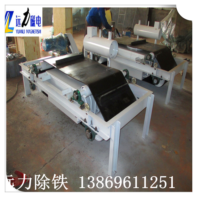 油冷式電磁除鐵器的結構排列情況,我國煤炭資源豐富,電廠也很多,這正是內循環(huán)油冷電磁除鐵器在兄弟姐妹中大顯身手的時候.它具有體積小.溫升低.體重輕得天獨厚的優(yōu)勢.正合適與煤炭或者是電廠的使用.目前常用的循環(huán)油冷除鐵器均為外循環(huán)結構,油路布置較為復雜,焊點也較多,很容易出現(xiàn)焊點開裂泄油現(xiàn)象,使得除鐵器無法正常工作,降低了除鐵效率.