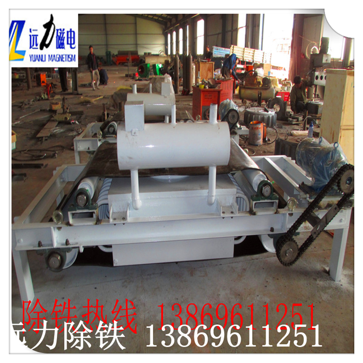 油冷電磁除鐵器的型號,油冷電磁除鐵器的型號一般是根據(jù)皮帶寬度來定的,今天我們先來講下常用型號RCDE-8的具體技術(shù)參數(shù)吧 型號:rcde-8 適應(yīng)帶寬:800mm 額定吊高:250mm 磁場強(qiáng)度:70MT 適應(yīng)帶速:4.5米/秒 物料厚度:200mm 勵磁功率:3KW 重量:1000kg 外形尺寸:1024*800*850