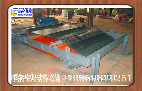 1.陶瓷粉料自動(dòng)除鐵器的特點(diǎn)  　　1.1.永磁除鐵器采用高性能釹鐵硼做磁源,磁性強(qiáng),不退磁.  　　1.2.鼓兩側(cè)的鼓形結(jié)構(gòu),此種結(jié)構(gòu)具有自動(dòng)校正功能,出色的密封性,這樣就可以很好地適應(yīng)各種惡劣環(huán)境.  　　1.3.皮帶機(jī)控制部分鏈條,可以實(shí)現(xiàn)原位手動(dòng)控制和集中控制兩種方式.  　　1.4.無勵(lì)磁線圈,節(jié)能.  　　1.5.不需要整流控制器,可靠性高.  　　1.6.沒有溫升,磁場強(qiáng)度也不存在“冷”“熱”點(diǎn),磁場常數(shù).  　　1.7.電源,吸鐵在鐵上的零件不會(huì)落回到運(yùn)輸?shù)牟牧仙?  　　?1.8.沒有絕緣和壓力問題.配合防爆電機(jī)驅(qū)動(dòng)的鐵質(zhì)輸送帶可成為防爆沉淀器.然而,永磁磁選機(jī)的磁場強(qiáng)度會(huì)衰減,應(yīng)在選擇調(diào)查和實(shí)施時(shí)選用