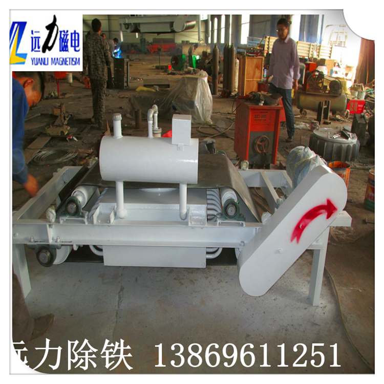 通遼油冷自卸式電磁除鐵器經(jīng)過4天的加班加點,終于趕制出來了,客戶通過微信確認(rèn),電磁除鐵器磁力,外觀均達(dá)到客戶要求,連夜裝車發(fā)貨.遠(yuǎn)力磁電是專業(yè)生產(chǎn)油冷自卸式電磁除鐵器的專業(yè)廠家,質(zhì)量上乘,價格適中