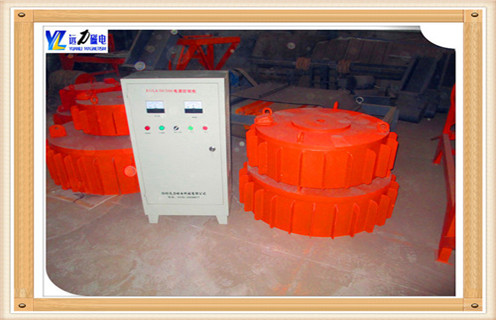 　1.電磁漿料除鐵器技術(shù)特點(diǎn)：  　　◆磁路仿真采用計(jì)算機(jī)設(shè)計(jì),磁導(dǎo)率深,磁力強(qiáng).  　　◆內(nèi)部使用電鑄樹(shù)脂,自冷卻完全密封結(jié)構(gòu),防塵,防雨,耐腐蝕.  　　◆自動(dòng)卸鐵,便于維修,鼓形鼓結(jié)構(gòu),此種除鐵器具有自動(dòng)皮帶校正功能,特制密封外殼,這樣就可以實(shí)現(xiàn)長(zhǎng)期無(wú)故障運(yùn)行.  　　◆產(chǎn)品配套性好,整流器設(shè)備齊全,具有手動(dòng)和集中控制功能,滿足各種場(chǎng)合的要求.  　　◆可有效吸收混合在非磁性材料中的0.1-35公斤鐵磁材料.